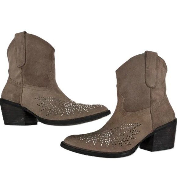 Reba Tan Suede Studded Western Cowboy Ankle Boots Size 8 - Picture 3 of 5
